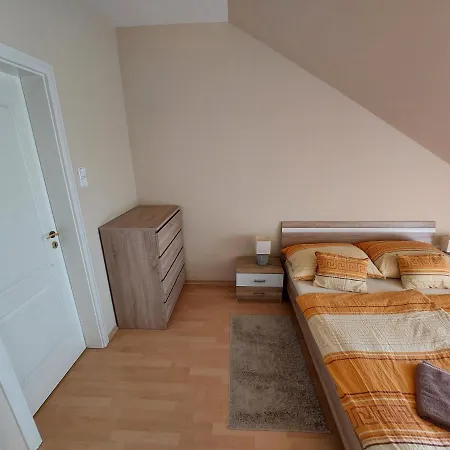 Cserke Napfeny アパート