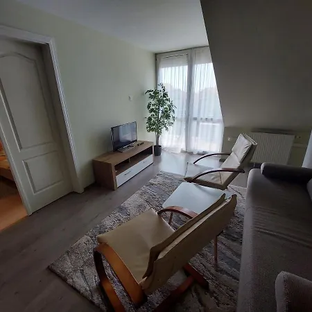 Cserke Napfeny アパート