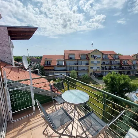 Cserke Napfeny アパート *