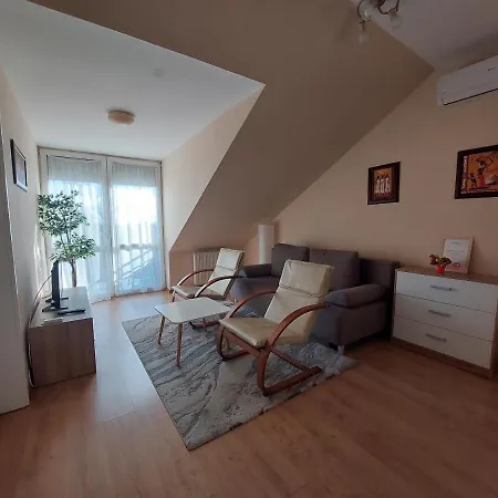 Cserke Napfeny アパート *