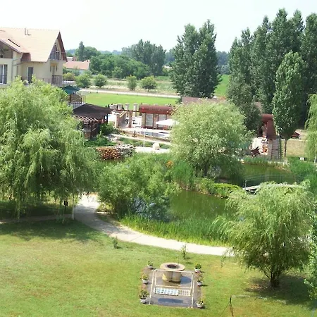 Cserke Napfeny アパート